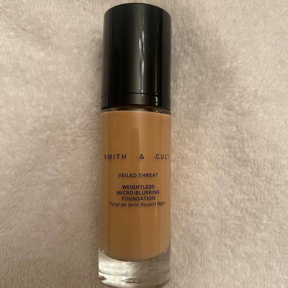 Smith & Cult weightless micro-blurring foundation